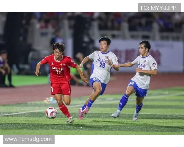 黄伟足球生涯回顾与展望对话分享球场内外的故事与感悟